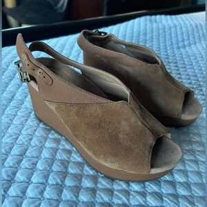 Vionic wedge slingback open toe wedge.